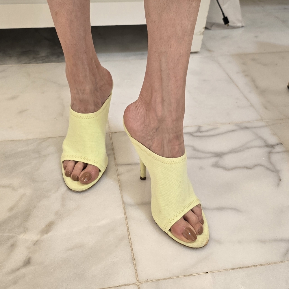 YEEZY SEASON 6 Butter Yellow Mules 5, 35